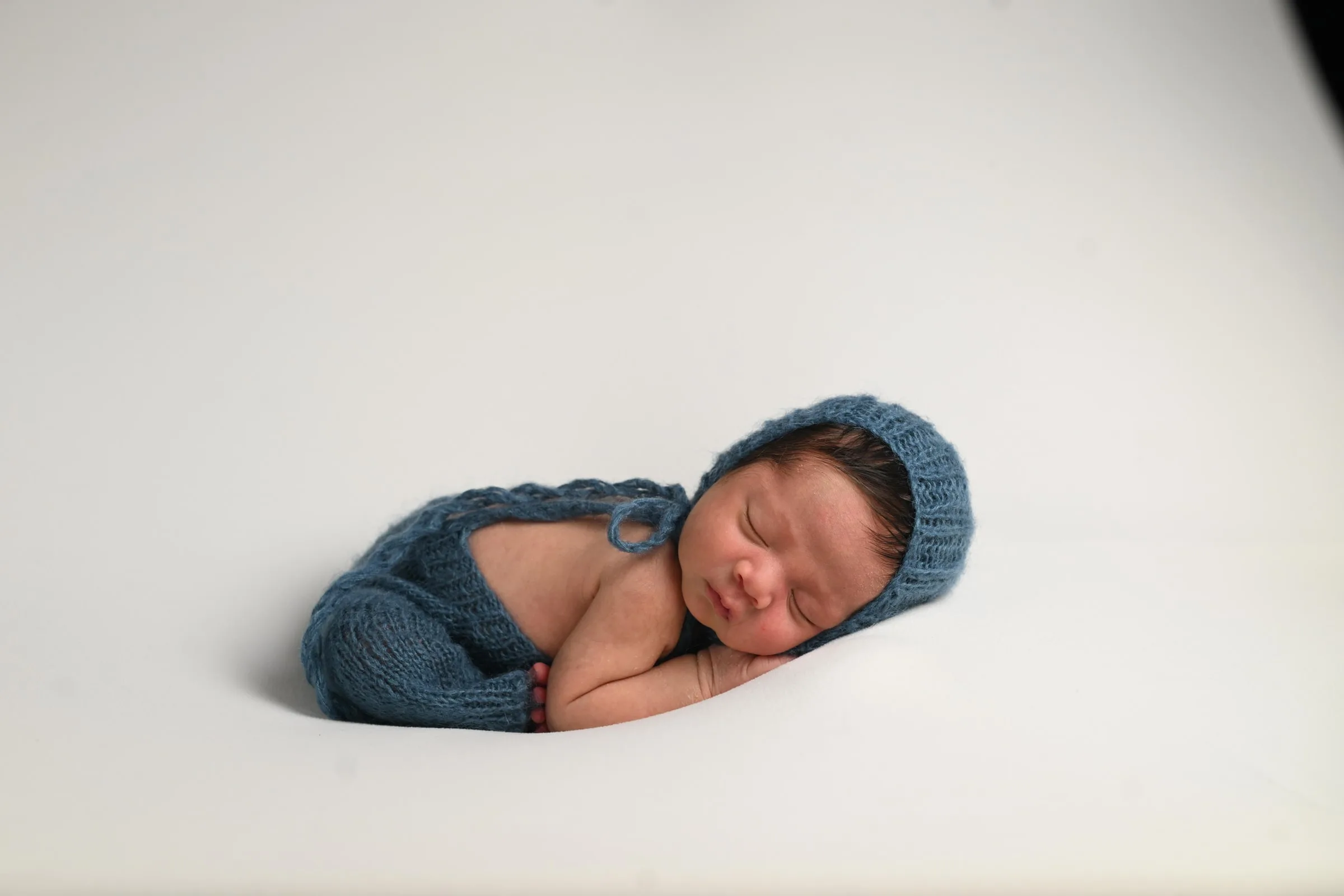 Newborn portrait before gentle retouch
